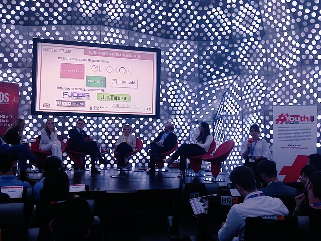 HRC_DigitalGen's tweet photo. #Web reputation? @manu_ronghi ci parla di come utilizzare il web per essere il candidato perfetto! 💪😎 #TasteYourTalent https://t.co/BUWQqOFQ8Y
