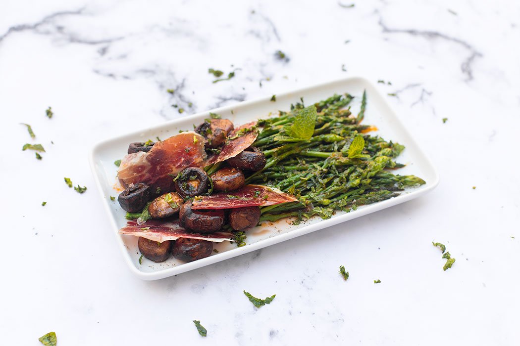 holafoodie's tweet photo. We love #spring because we can make salads such as this delicious wild asparagus and #iberico #ham one! https://t.co/cG8wTVgSKW #HealthyFood https://t.co/PpzxwygG5A