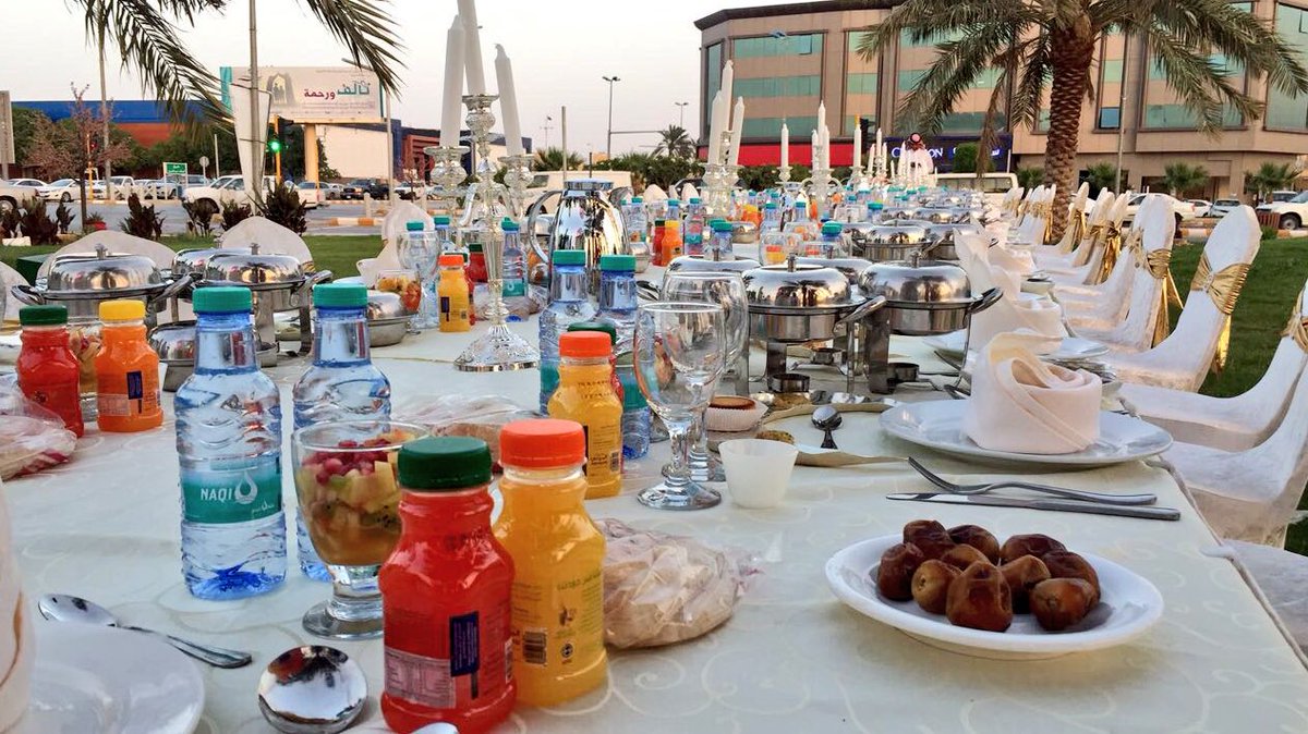 graphis0's tweet image. من تجهيزنا سفرة افطار على شرف سعادة محافظ #عنيزة الرئيس الفخري لفريق #عضيد التطوعي في #اليوم_الذهبي_للتطوع بمشاركة أبنائنا الأيتام #جرافس