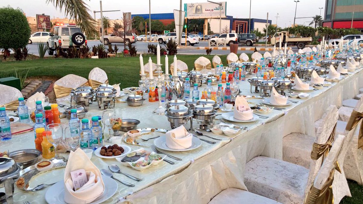 graphis0's tweet image. من تجهيزنا سفرة افطار على شرف سعادة محافظ #عنيزة الرئيس الفخري لفريق #عضيد التطوعي في #اليوم_الذهبي_للتطوع بمشاركة أبنائنا الأيتام #جرافس