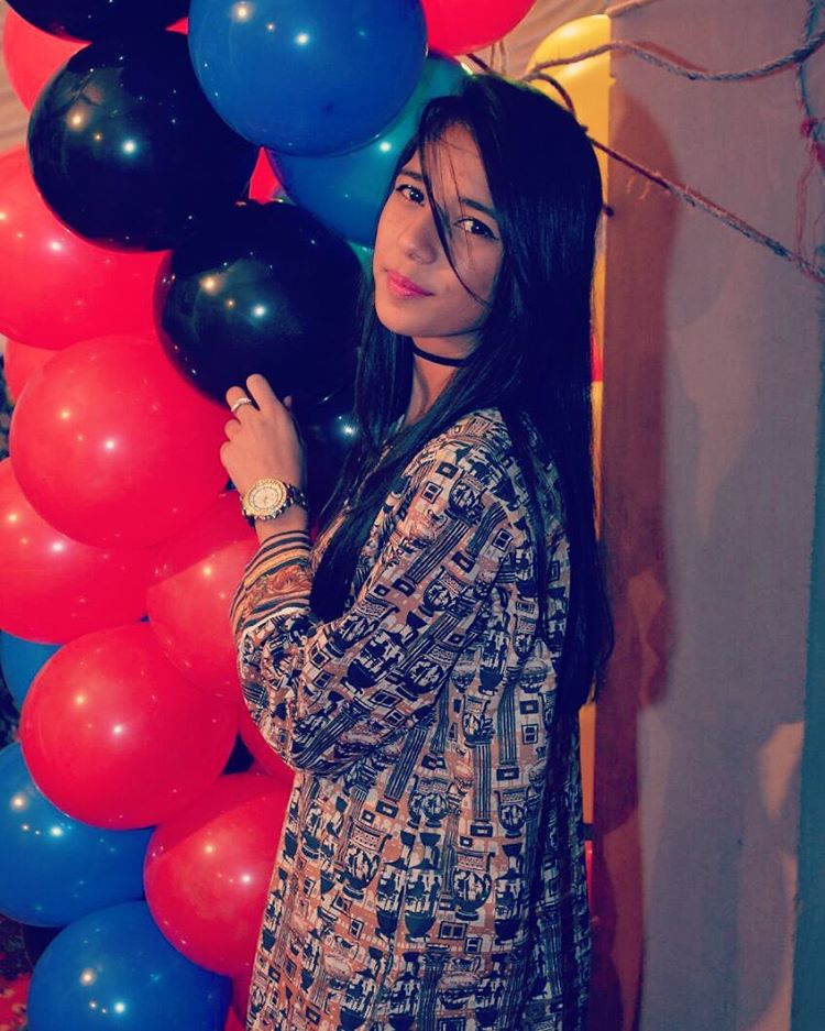 ImAlishaHussain's tweet image. You want to be at my level? Climb bitch. #AlyzehHussain #FunTimeWithFDD #funtimes