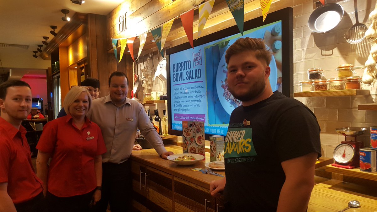 Victori73842125's tweet photo. @WeAreSUGM @MarkCash15 @amylou8725 #teamVP #pridesession #tasteofsummer corrination chicken salad & cinnamon donuts ๐ https://t.co/ptDGtnCRfN