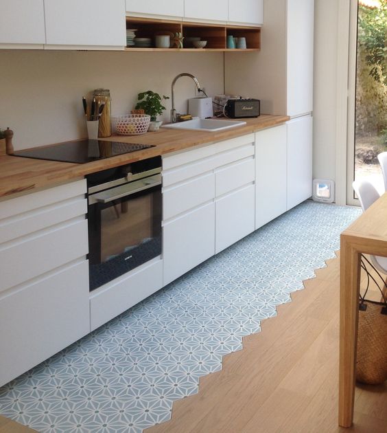 NoixDeDeco's tweet photo. On en voit partout, les carreaux de ciment qu'ils soient posés au sol ou au mur peuvent vraiment changer la déco d'une cuisine✨
#cuisine https://t.co/OXuCxiHDEp