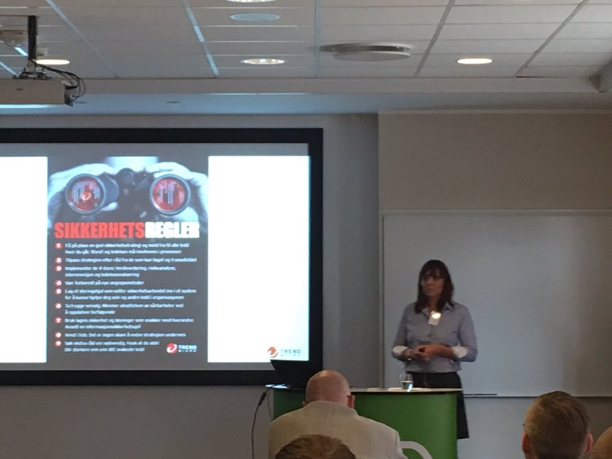 Karianne Myrvold <a href="/kmyrvold/">Karianne Myrvold</a> forteller om sikkerhetsregler på #SHD2017 <a href="/AteaNorge/">Atea Norge</a>