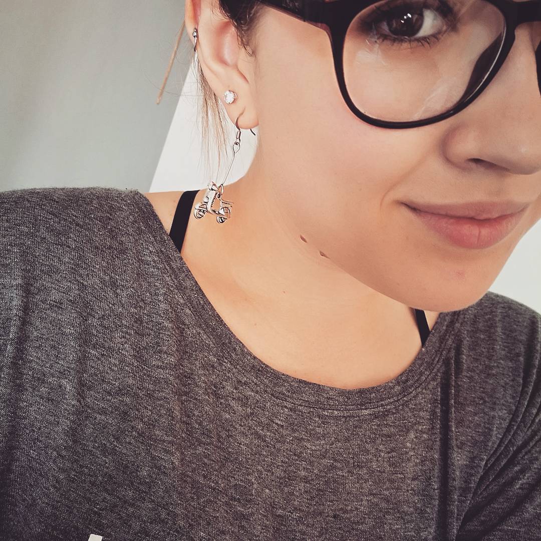 UniquelyKrafted's tweet photo. What do we think? Should I add these little babies to Etsy?? 👑

#DoYouEvenEtsy #HandMadeJewellery #Scooter https://t.co/e10SJuFCwn