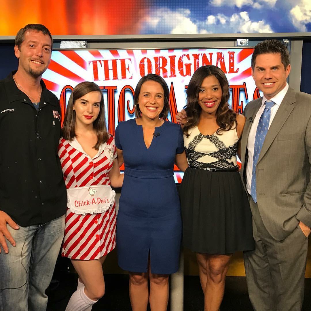 ChickadeesDiner's tweet photo. Thanks Grace, Rochelle (sp?!) 😊 and Tyler Ryan for having on the show you guys ROCK!!! https://t.co/gVVC9SuYi4