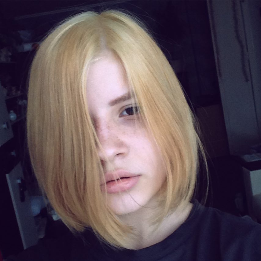 vlyashetsky's tweet image. your bob cut is more beautiful than my favorite views over the rooftops #girlsundcarre #mobilephotography #girls