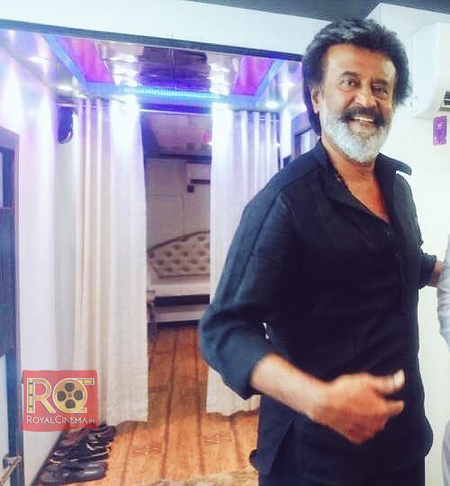 RoyalCinemaNEWS's tweet photo. காலா படப்பிடிப்பு தளத்திலிருந்து சூப்பர்ஸ்டாரின் சூப்பர் கிளிக்
#Kaala #KaalaKarikaalan #kaalafirstlook #Rajinikanth #Rajini https://t.co/ngq637j8cE