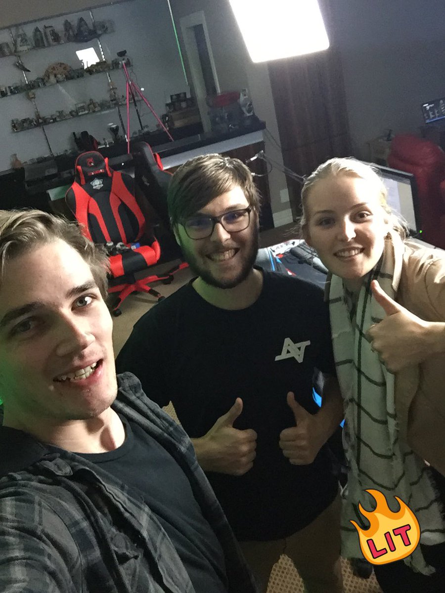 Radio_Esports's tweet photo. These two love birds made tonight's stream one to remember 💙👾

Thank you @HolmesInFive and @HyperShame for being so amazing tonight! 💙 https://t.co/KuoV8shaOK