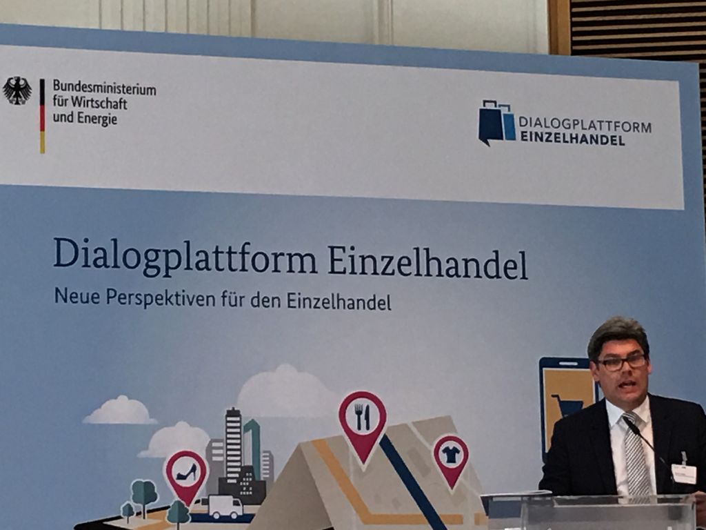 FrankRehme's tweet photo. Boris Hedde vom #IFH berichtet von den Workshops der #dialogplattform https://t.co/GYyrjve3lm
