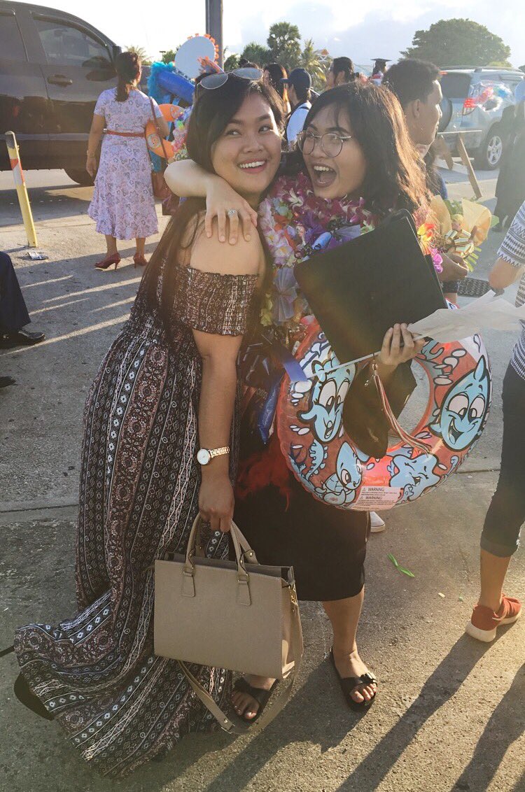 netttegrace's tweet photo. NOW I CAN SCREAM THAT U MADE IT 👏🏼🦈👸🏻🎓💛🎉 #busno #GRADUATIONDAY #SimonSanchez https://t.co/j6wGxMgoNP