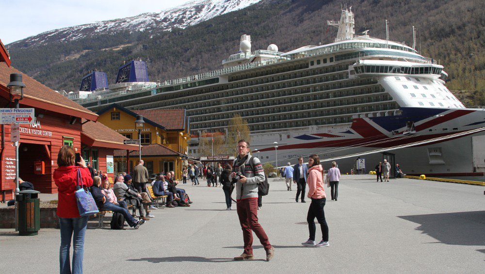 norvegefr's tweet photo. La #Norvege est-elle victime de son succès #touristique ? ☺️https://t.co/PwATwH2C5f #TravelTuesday #Voyage #tourism #Norway #Travel https://t.co/Iqy2SpeqD7