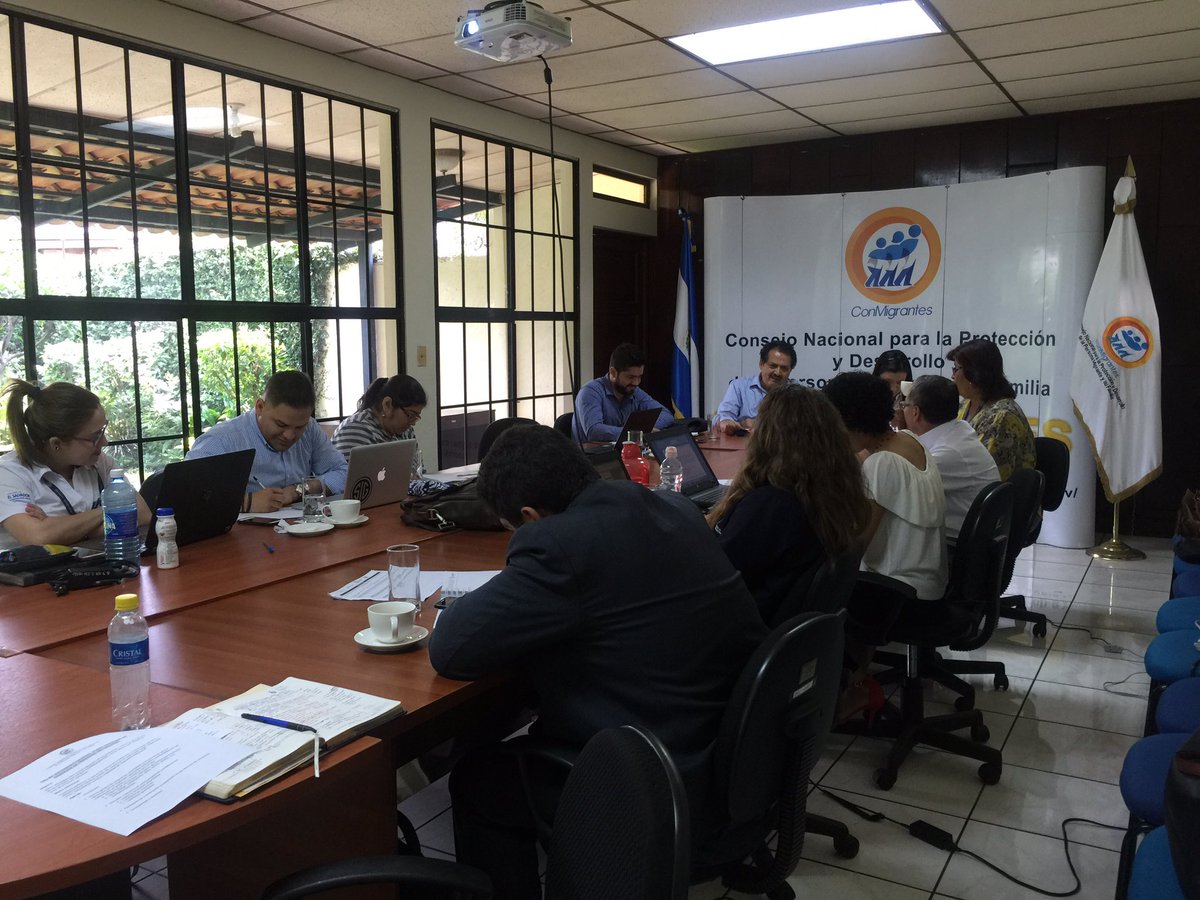 Conmigrantesv's tweet photo. En estos momentos, se está llevando acabo un  taller Interinstitucional sobre: Procesos de inserción para las personas deportadas. https://t.co/BBXsv3DDaW