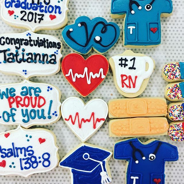 cookiesbydesign's tweet photo. Congratulations! π·: @cookiesbydesign178 #cookiesbydesignhouston #cookiesbydesign #graduation #cookies #nursesweek2017 https://t.co/J9Tr0ZpGmy
