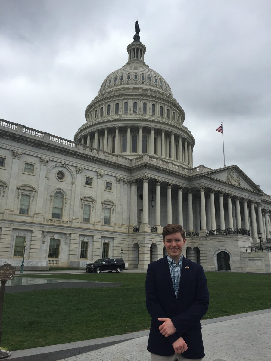 Campus_Compact's tweet photo. #PublicProblemSolver Jonathan Mangrum reflects on a semester at @ronaldreagan40's #LTAP program: https://t.co/iiHh7Wsk6W https://t.co/hEWm3VwpF7