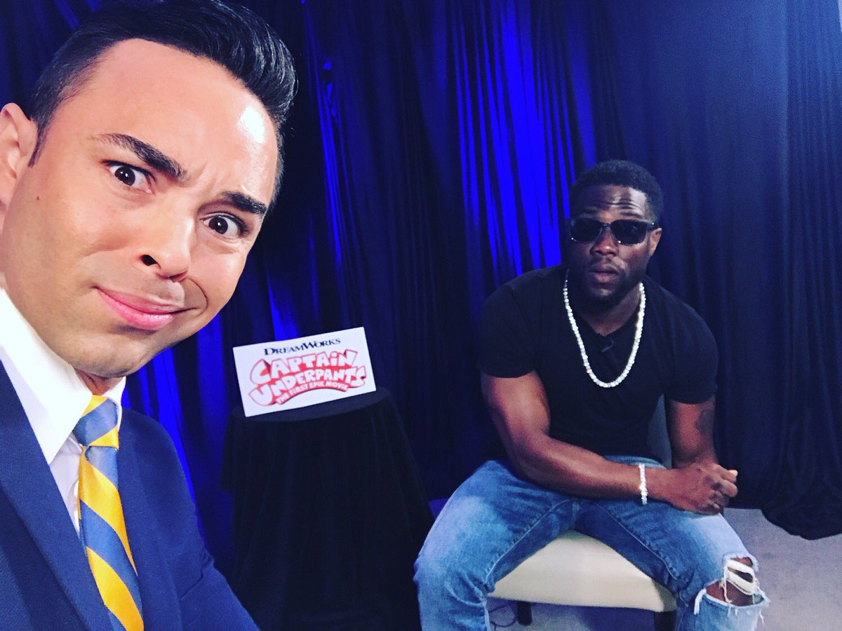 ErickCuestaTV's tweet photo. Mi cara lo dice todo😉EL CAPITÁN CALZONCILLOS!
Hoy @CNNEE #Showbiz intensa conversación con el #comediante y #actor @KevinHart4real #lalup https://t.co/hvHBljqtEw