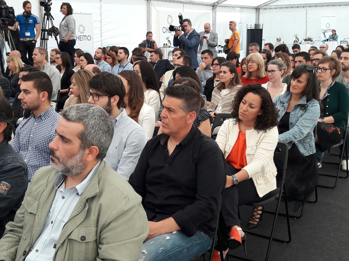 InsudPharma's tweet photo. @lucasschemo , director de Industrial de @Chemogroup poniendo en valor el #equipo de #León #innovación #talento #Farmalan https://t.co/T2DtRFkGdh