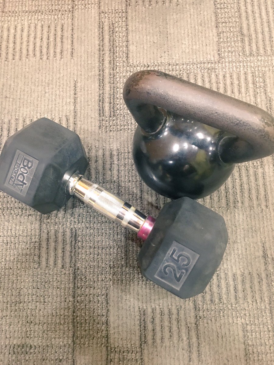 ReporterTiffany's tweet image. #gym time looks like this... #KettlebellExercises today. #GIRLSWITHGUNS #girlswholift