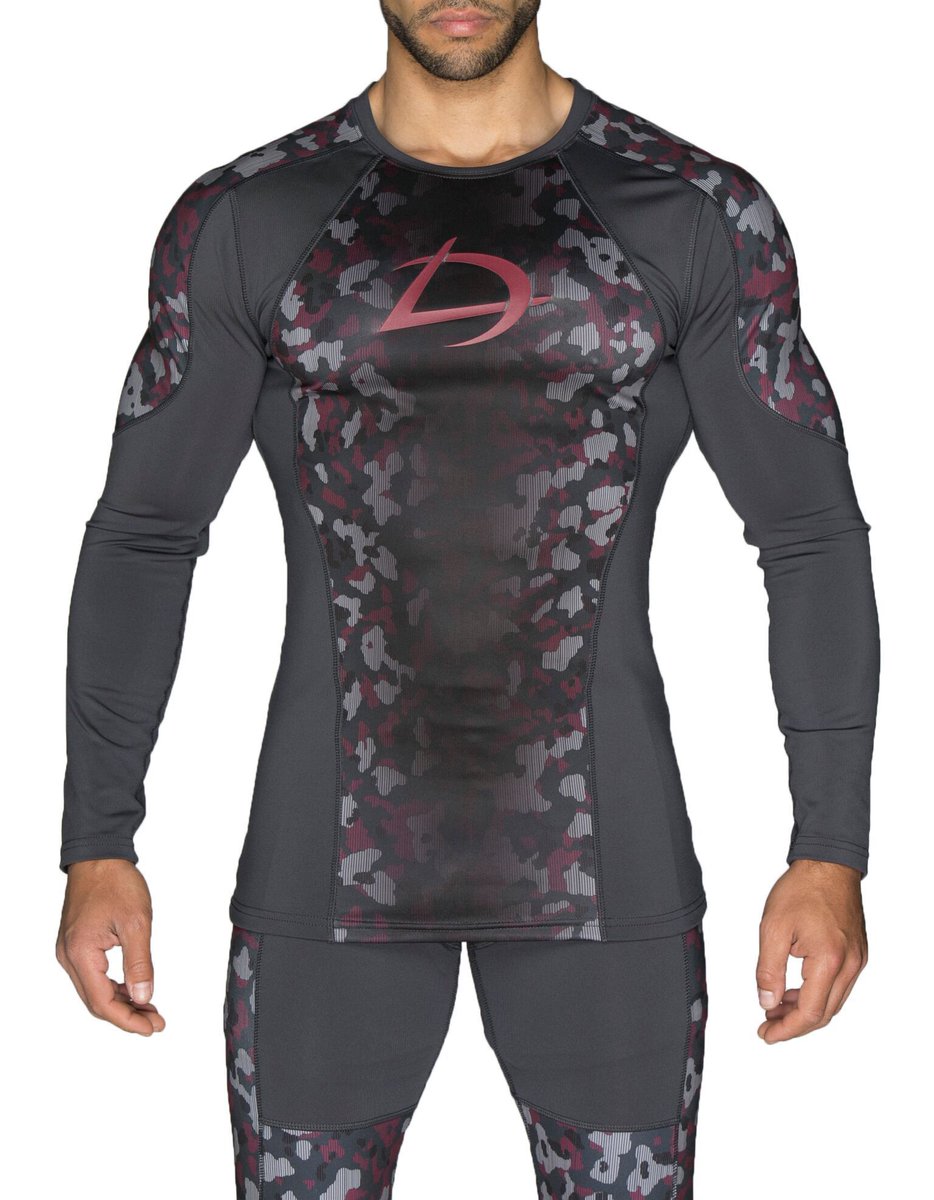 LightsOutBrand's tweet photo. Our L/S @LightsOutBrand compression Tee keeps you dry &amp; comfy during your workout. Great for high performance activities! #LiveLightsOut https://t.co/KkJ3TXKZWV