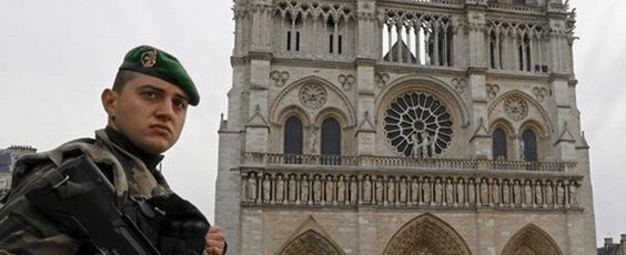 Terrorist yelling this is for Syria attacks police outside Notre-Dame Cathedral