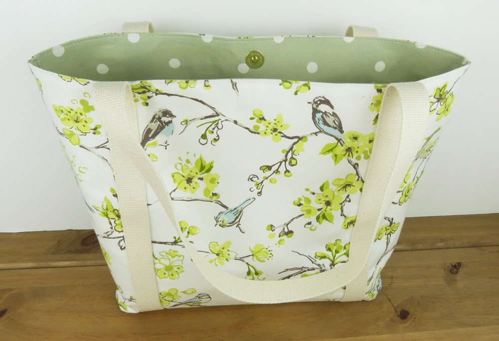 HectorsBags's tweet image. Green floral fabric handbag, Summer handbags for women, Blue… tuppu.net/75827471 #HectorsHouseCraft #MomPresent