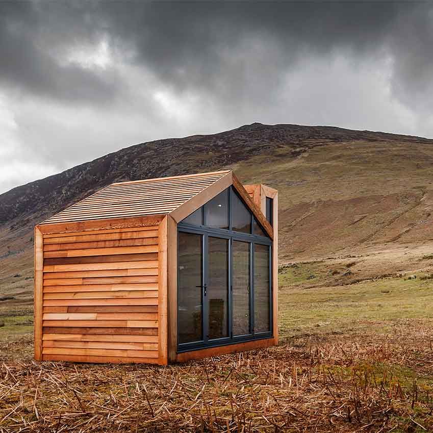 ELLEDecoUK's tweet photo. Sometimes we all need to escape! That's where the bothy –  a flat-packed mountain lodge – comes in. Find out more in #EDjul17 @MyBothy https://t.co/8ndSaMYEFW