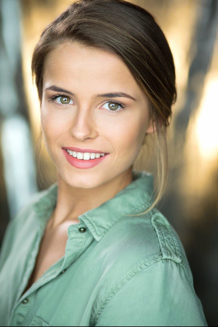mimmaley's tweet photo. A couple of my headshots 📸 thank you so much @mugphotography 💖 https://t.co/OEBxWIVF6l