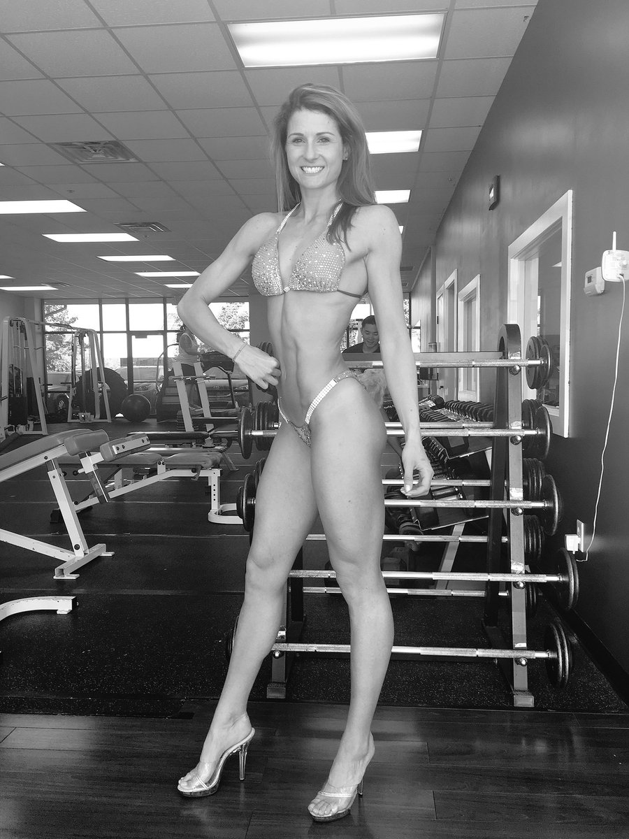 slcgirlrunning's tweet photo. Awesome posing session w Brooklyn who's heading to #NPC #Jr Nats next week! So excited 🎉🎉🎉@NPCNewsOnline #npcutah #posing https://t.co/iEXuO8arzp