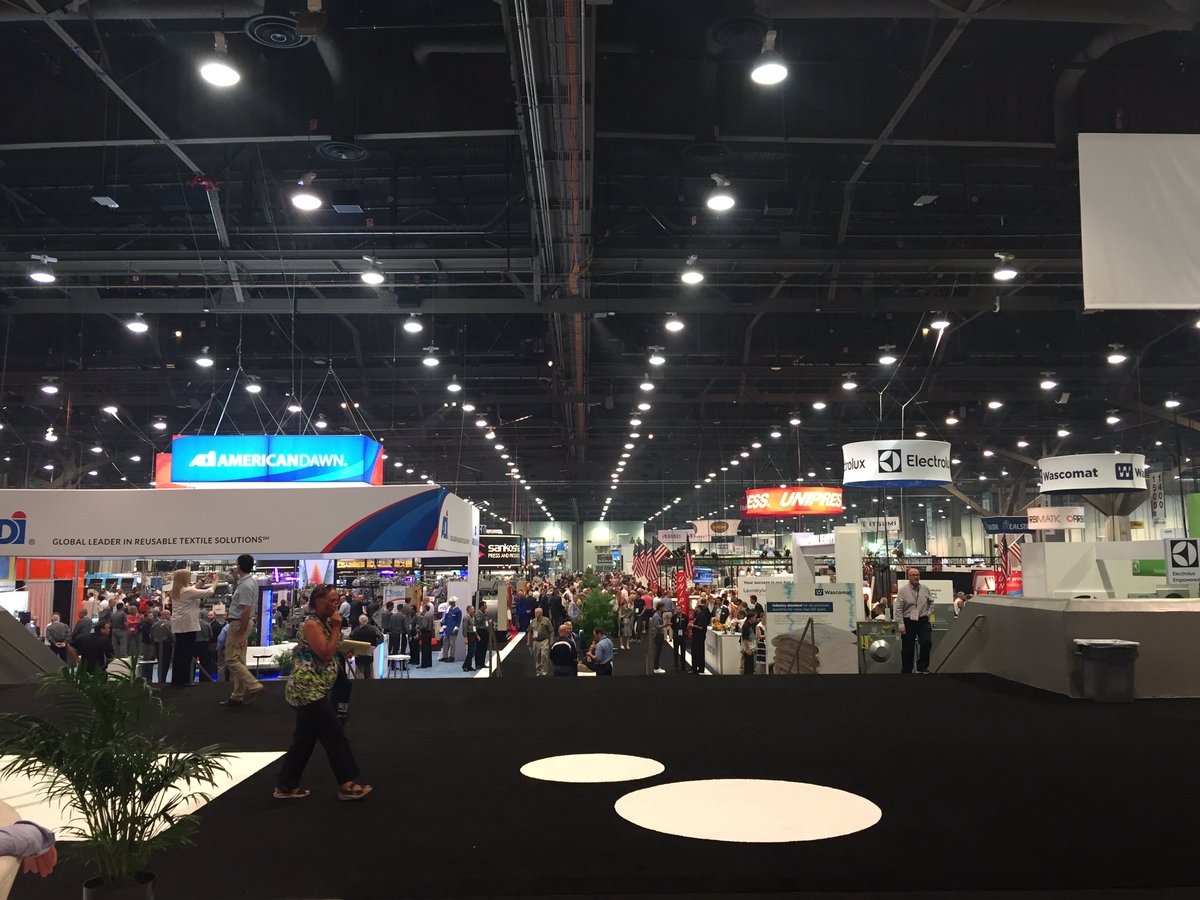 ashley_cbenton's tweet photo. Day 1 #clean2017 was a success! Ready for day 2. Don't forget to stop by @ALMnetwork1 to get your copy of #fresh https://t.co/SEzoOtnAWQ