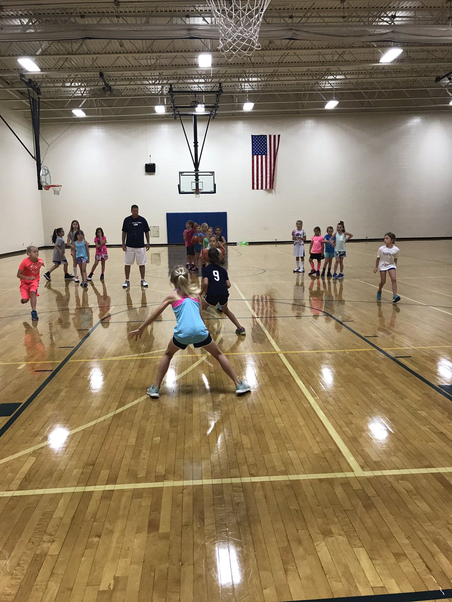 OGLadyKBball's tweet photo. 3rd and 4th graders learning the game by playing 3 on 2!!  #OGCamp 
#FWAP #GetBetter https://t.co/fx2Ak2Lto5