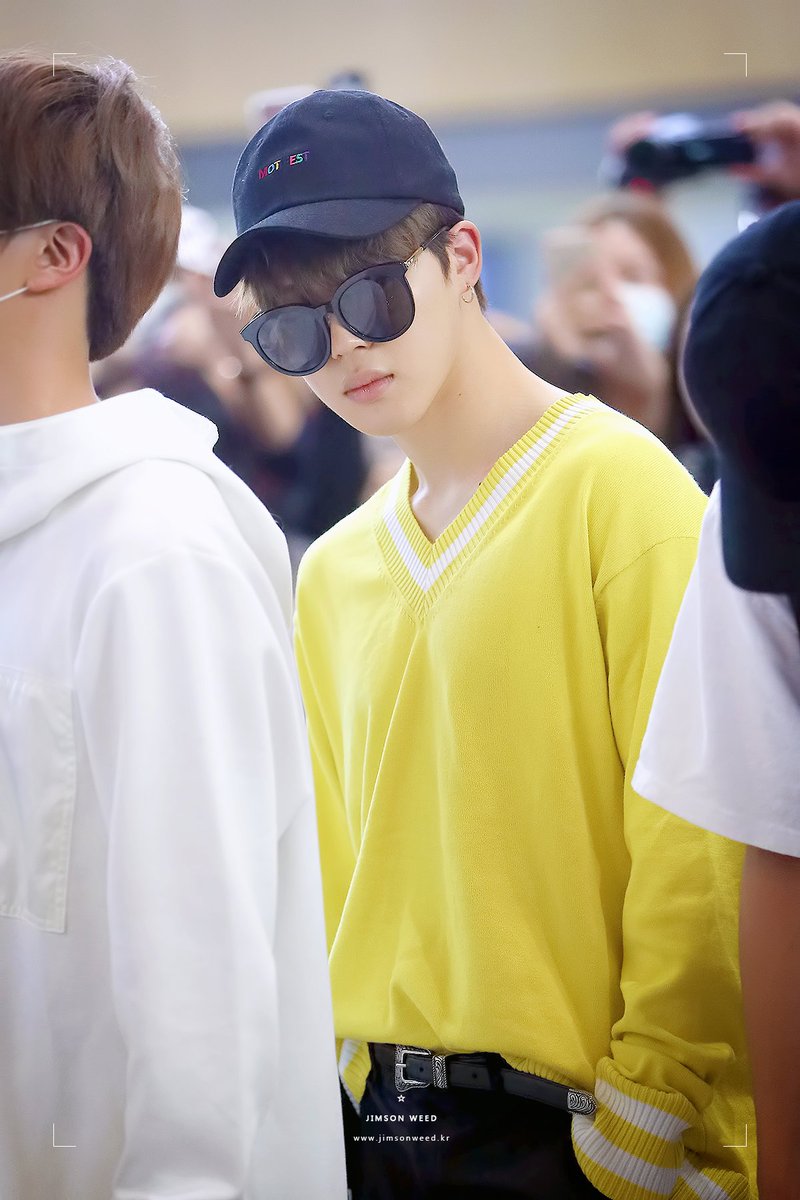 BTS_shin's tweet photo. 170529 https://t.co/j0kl65NAEI #JSWD_JM 김포공항 출국 #BTS_twt #방탄소년단 #지민 #JIMIN #Dont_Edit #Dont_Crop… https://t.co/eK5PNluaQi