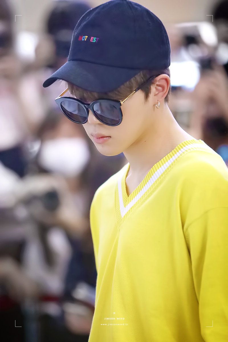 BTS_shin's tweet photo. 170529 https://t.co/j0kl65NAEI #JSWD_JM 김포공항 출국 #BTS_twt #방탄소년단 #지민 #JIMIN #Dont_Edit #Dont_Crop… https://t.co/eK5PNluaQi