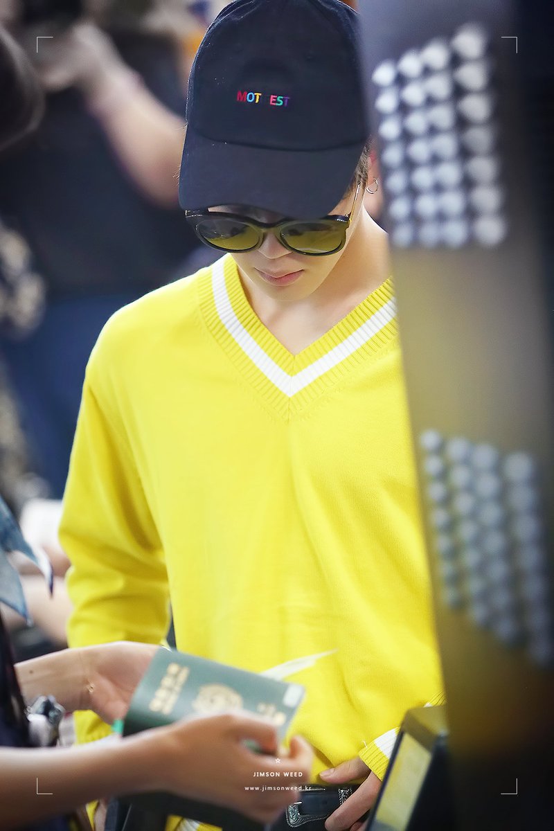 BTS_shin's tweet photo. 170529 https://t.co/j0kl65NAEI #JSWD_JM 김포공항 출국 #BTS_twt #방탄소년단 #지민 #JIMIN #Dont_Edit #Dont_Crop… https://t.co/eK5PNluaQi