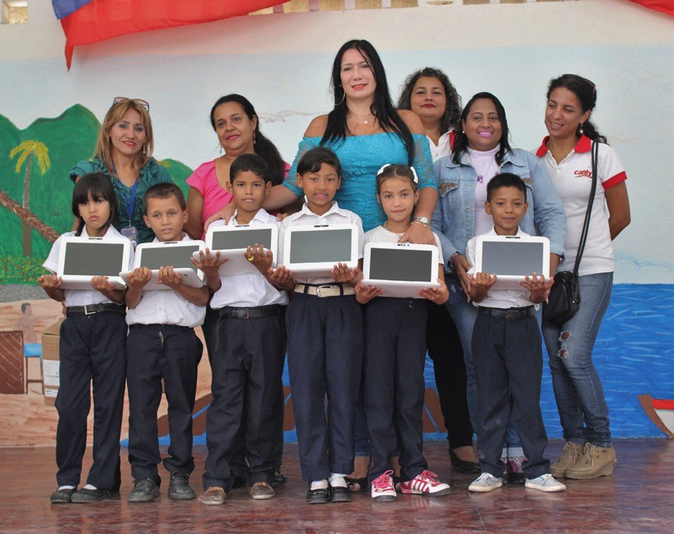 marioyvke's tweet photo. #6Jun Gobierno revolucionario de @NicolasMaduro  entrega 142 Canaimas en UENB ''Rafael Fucho Suarez'' #NuevaEsparta @JauaMiranda @NorisSotoF https://t.co/rzVJmv7Dks