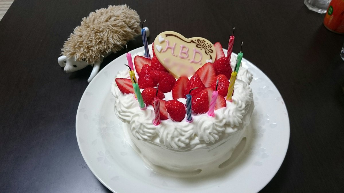 Sagayan_0066's tweet photo. 今年も色んな人から老いたのを祝ってもらいました
去年に続き生野菜やお菓子を貰ったり測量したとしか思えないほど緻密な紙製眼鏡を貰ったり
前夜祭では豪華ﾃﾞﾅｰや手作りﾃﾞｨｻﾞｧﾄ、さらには梅酒に万年筆と至れり尽くせりのお祝いをしてもらったり
21歳のさがやんもよろしくお願いします https://t.co/MFiWT3ol7U