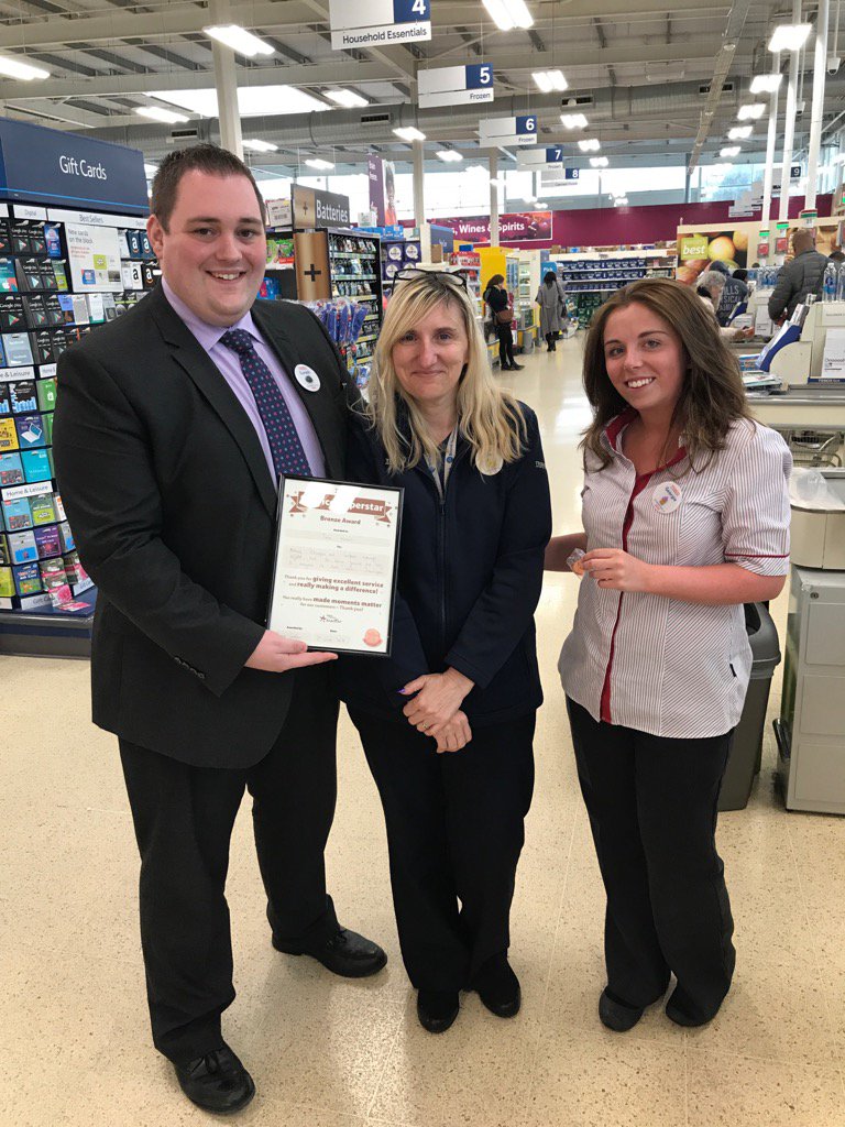 ItsGarethJones's tweet photo. Great to award Tina the bronze award for being a service superstar at @StretfordExtra. She's amazing @Will_hldswth https://t.co/OcFv89wKvp