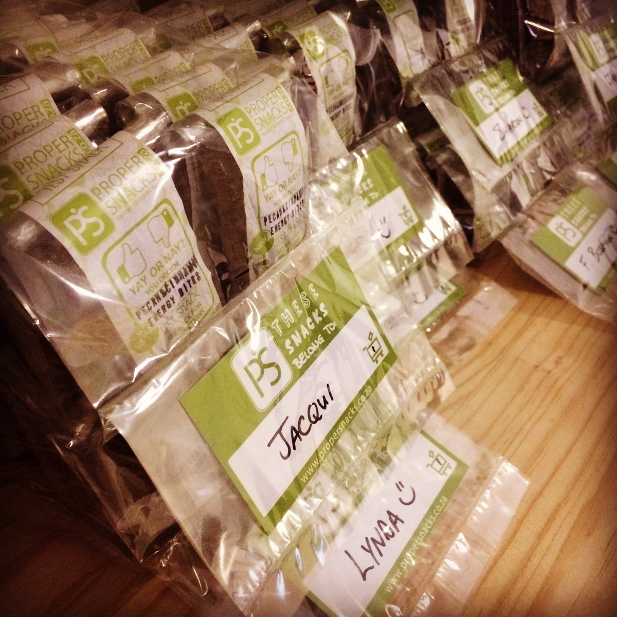 ProperSnacksZA's tweet photo. #health in your pocket. #glutenfree #preservativefree #vegan #snacks https://t.co/vnZruT7Rg9
