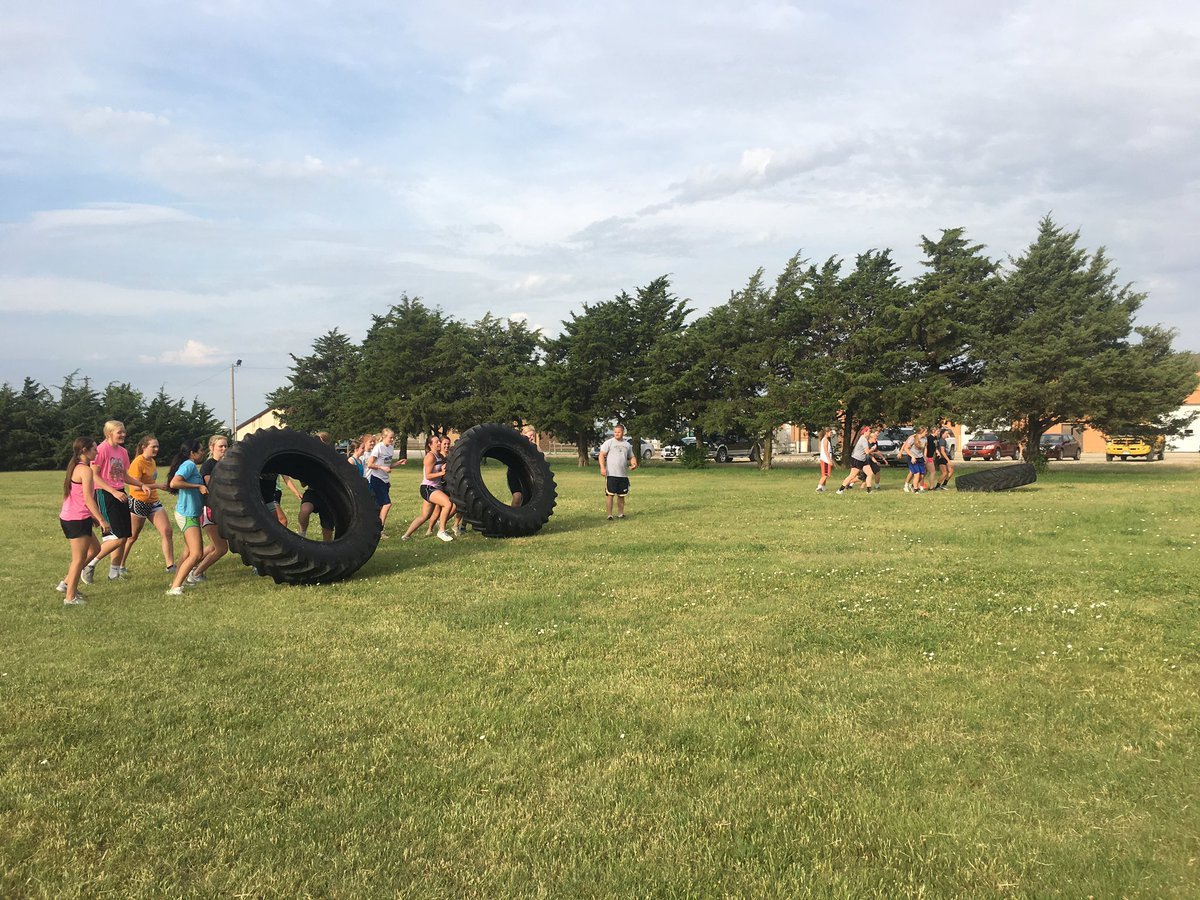 BBCoachMiller's tweet photo. Coach Kenney helping the HS girls with agilities and team building. #gohardeveryday #pantherproud https://t.co/x7v19LqVWx