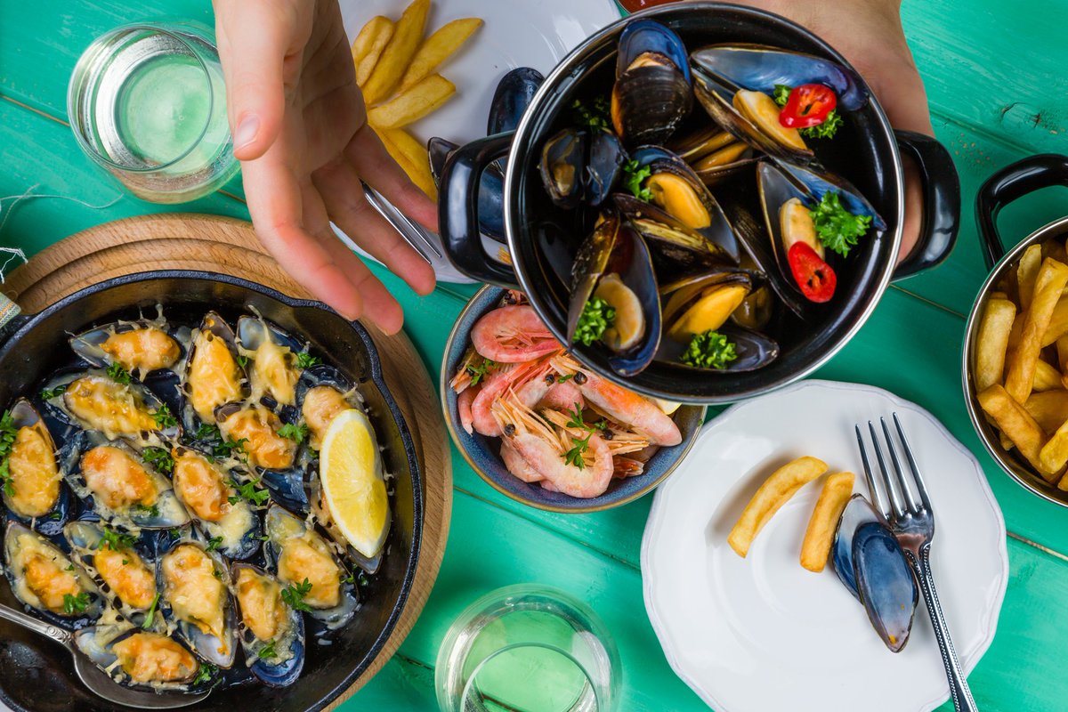 ECARF1's tweet photo. Summer holidays ahead! You may meet unknown allergens. All facts about #shellfish #allergy here: https://t.co/lVzv02DnKe https://t.co/kTGXqbRgHS