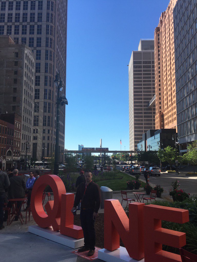 UpNorthDL's tweet photo. Lovin the new "Q" line! #photobomb https://t.co/d0ag26f8GN