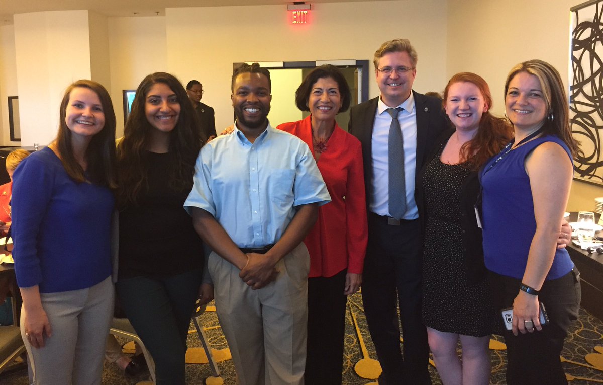 EduScsu's tweet photo. @SCSUtweet ed student leaders with new @AACTE @LynnMGangone in DC #AACTEWW17 @AACTE_CT https://t.co/7cU4NLrNbE