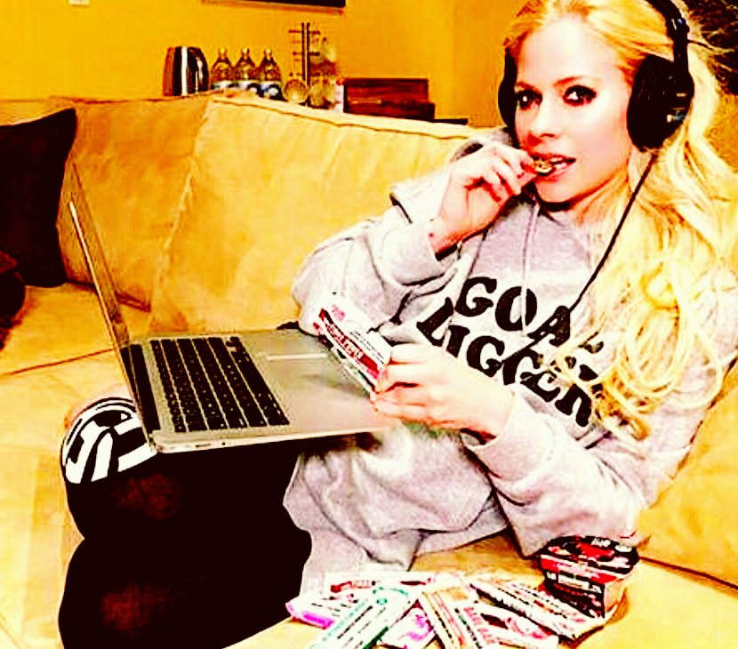 Avrillav09's tweet photo. Awww cute @AvrilLavigne @AbbeyDawn @slimsecrets ❤ https://t.co/O8nEhv8kGZ