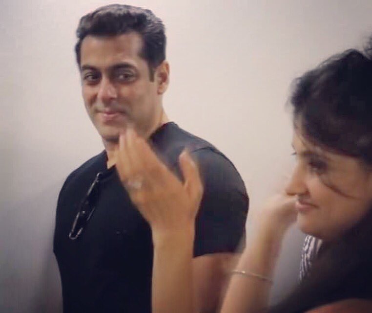 Archanaapania's tweet photo. All @BeingSalmanKhan fanss what does this eXpression of SK mean?As my dear friend took this snapshot &amp; sent me! Meri #Tubelight no jaloing🤔 https://t.co/WeoaP2TyrE