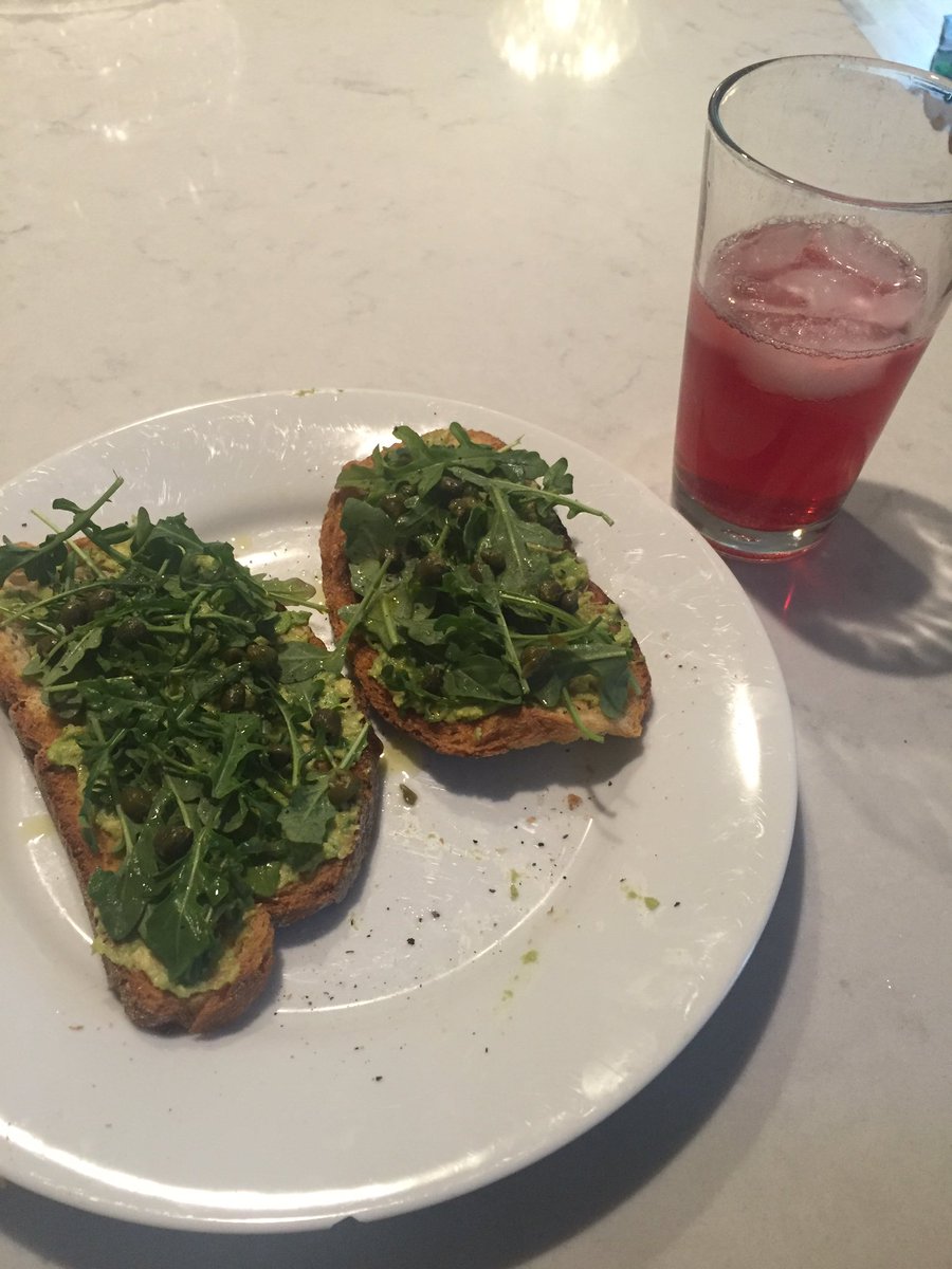 juuleatz's tweet image. queen of avacado toast 🌞