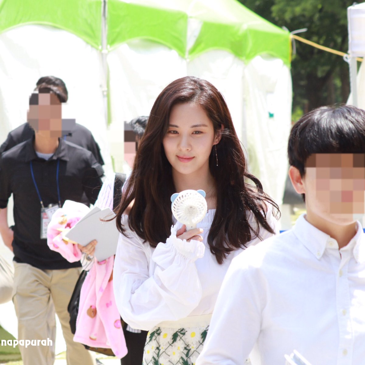  [PIC][03-06-2017]SeoHyun tham dự sự kiện “City Forestival - Maeil Duyou 'Confidence Diary'” vào chiều nay - Page 3 DBpEzzMUQAAn7gF