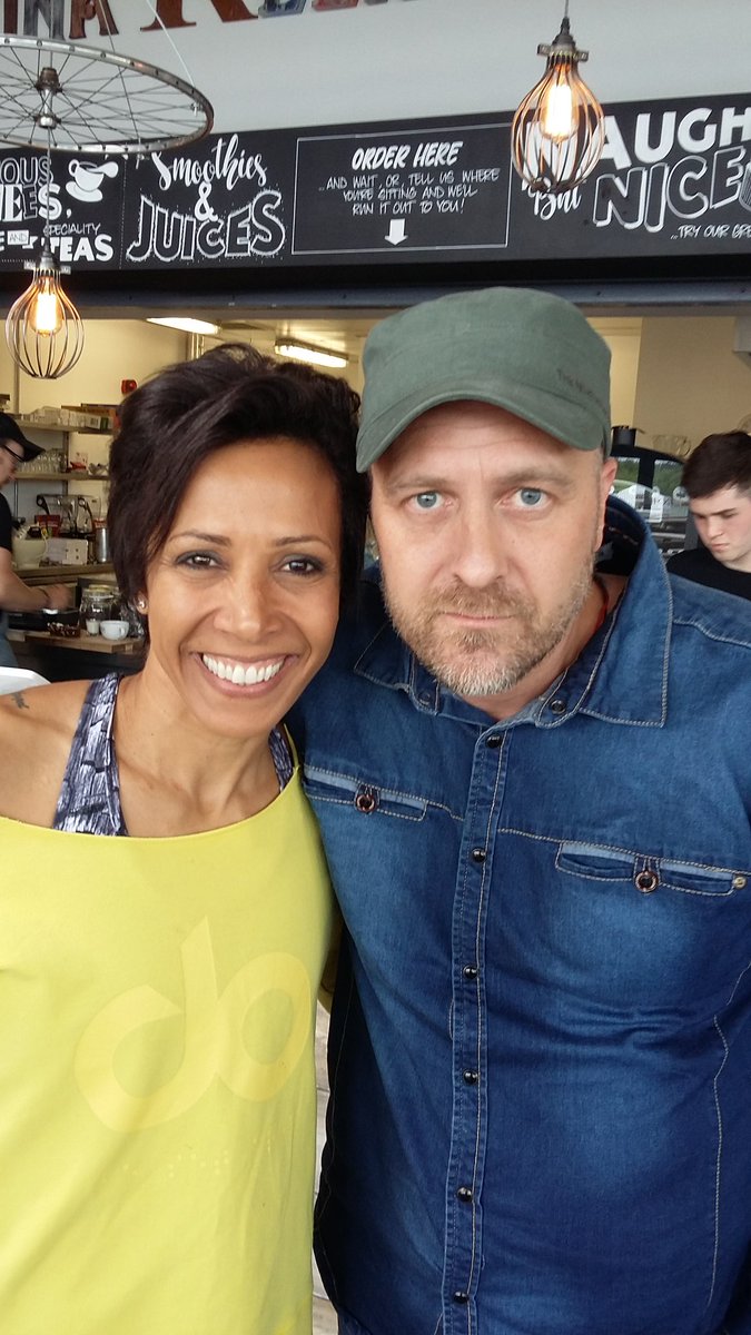 A real pleasure to meet @damekellyholmes today at the opening of @Cafe1809Cyclo in #Gravesend #Kent. Golden work Kelly! #1809 #ActiveSoul