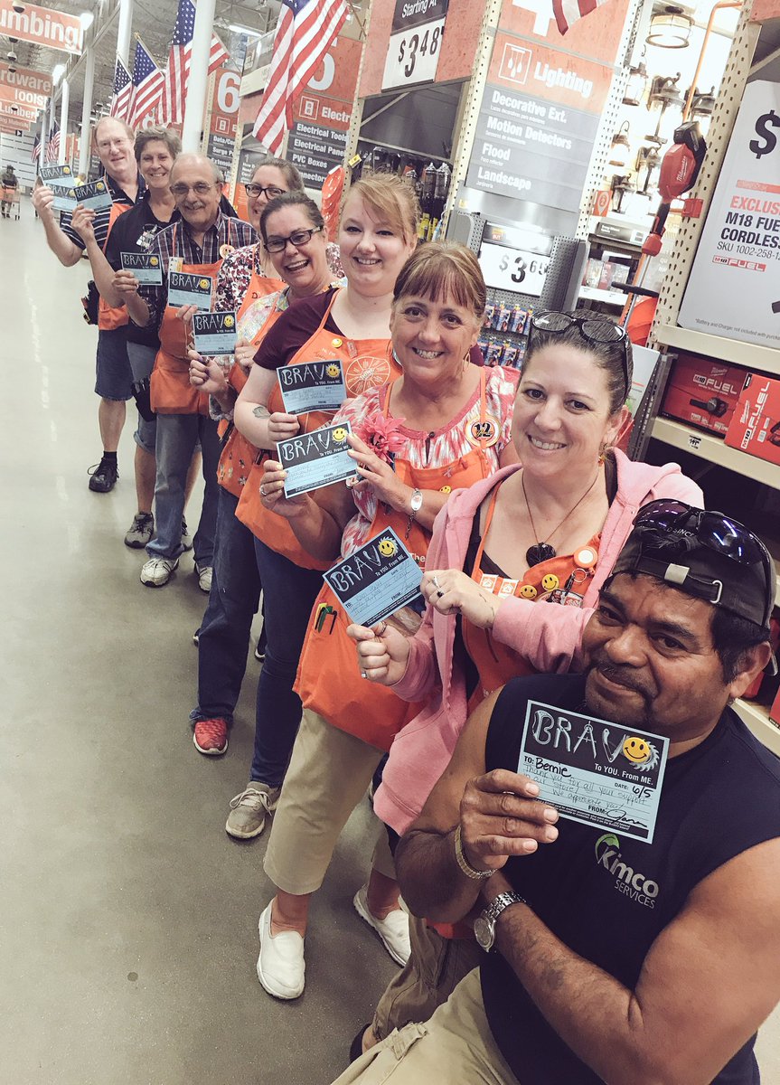 JanaVugteveen's tweet photo. 😃's all around! Thank you all for your commitment to the Orange Promise! #TrendingOrange @bobsaniga @troyer_paige @kelly_mayhall @PegWillard https://t.co/x1IYwPX0By