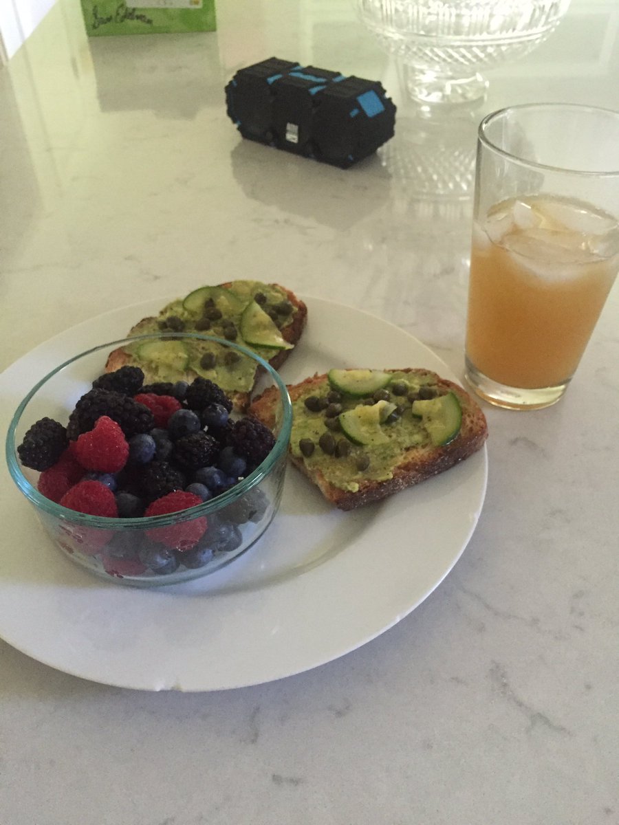 juuleatz's tweet image. some more bfast from the other day. Avocado toast with capers, cucumber. A glass of ginger kombucha. Mixed berries (black, rasp, and blue) 😜