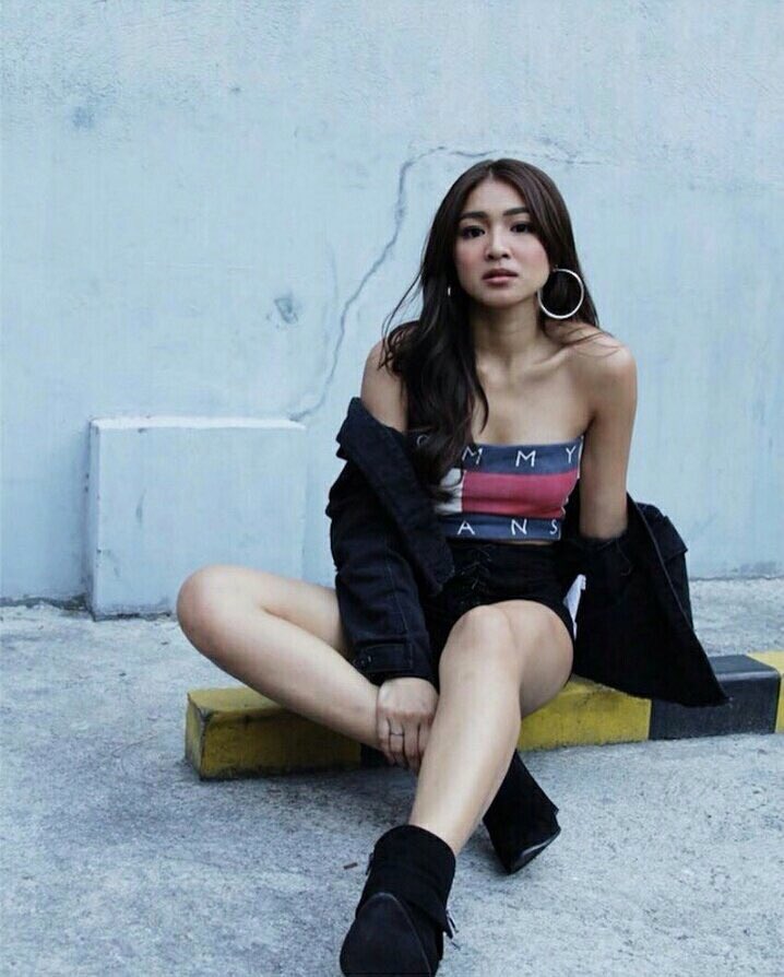 naddiehatesyou's tweet photo. let this picture do the FHM voting 🔥 https://t.co/ZWJYcBm1F2