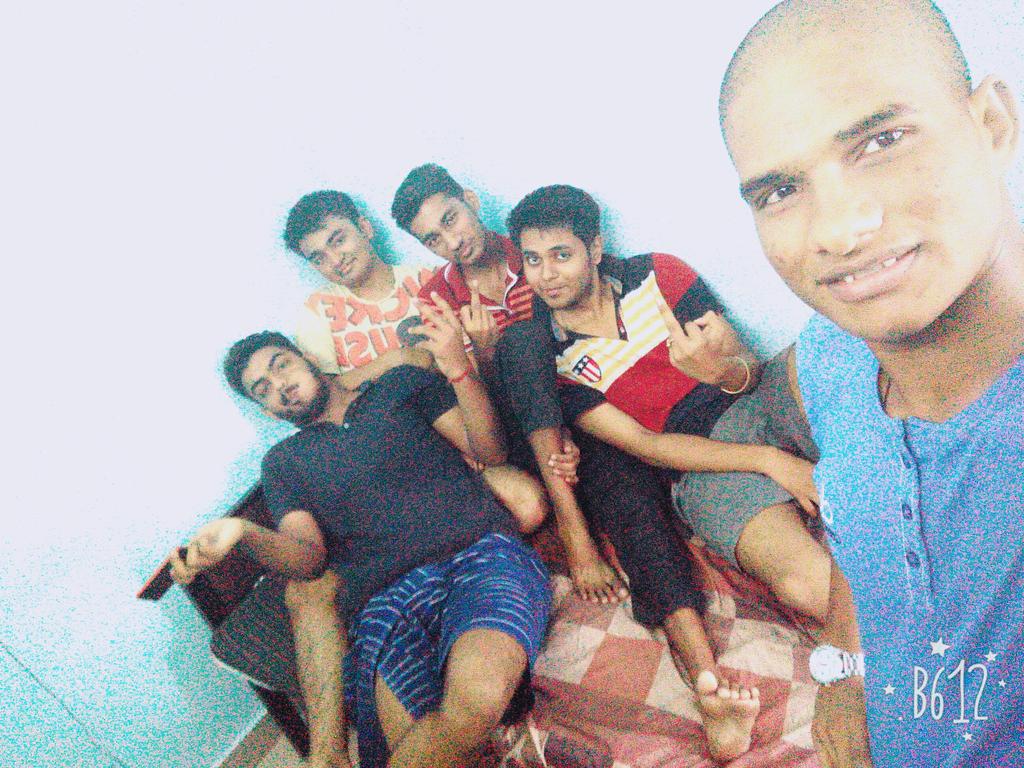 vyvipinyadav998's tweet photo. Some of my best moments in my life...#missingUboys https://t.co/BBogtvy3QY